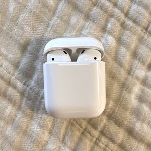 Apple AirPods (1st Generation)